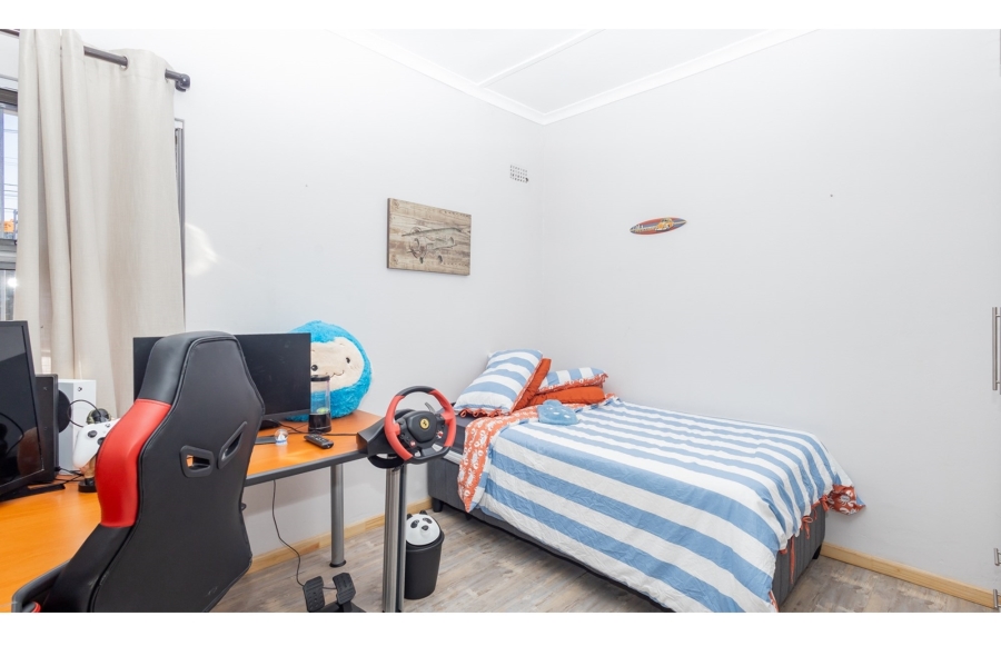 5 Bedroom Property for Sale in Avondale Western Cape